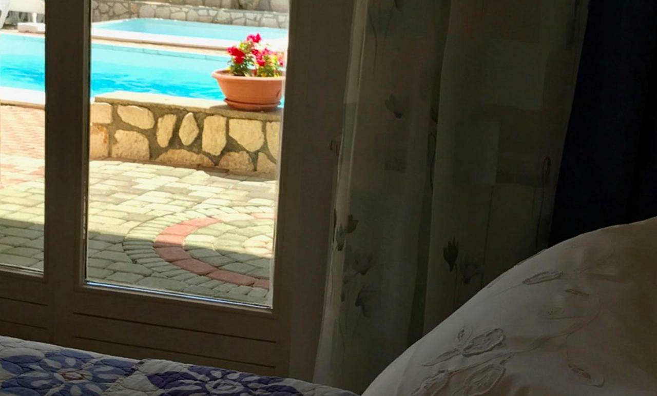 Apartments Villa Ana Mandre Exterior photo
