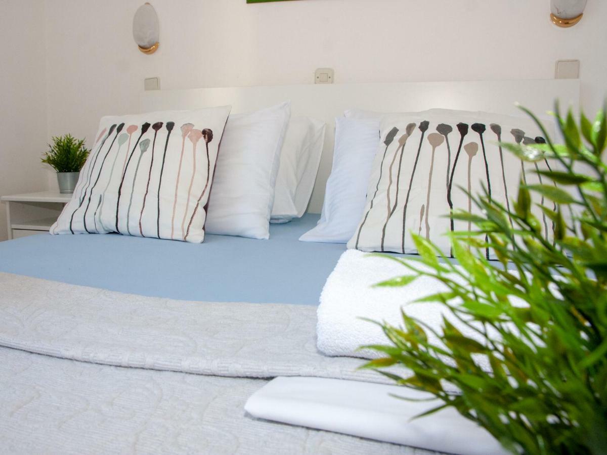 Apartments Villa Ana Mandre Exterior photo